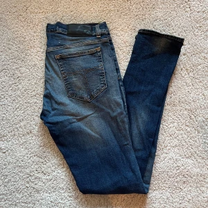 Blåa Tiger of sweden jeans - Säljer dessa Tiger of sweden jeans i passformen ”Slim-fit”. Jeansen är i storlek 31/32 och tveka inte med frågor!
