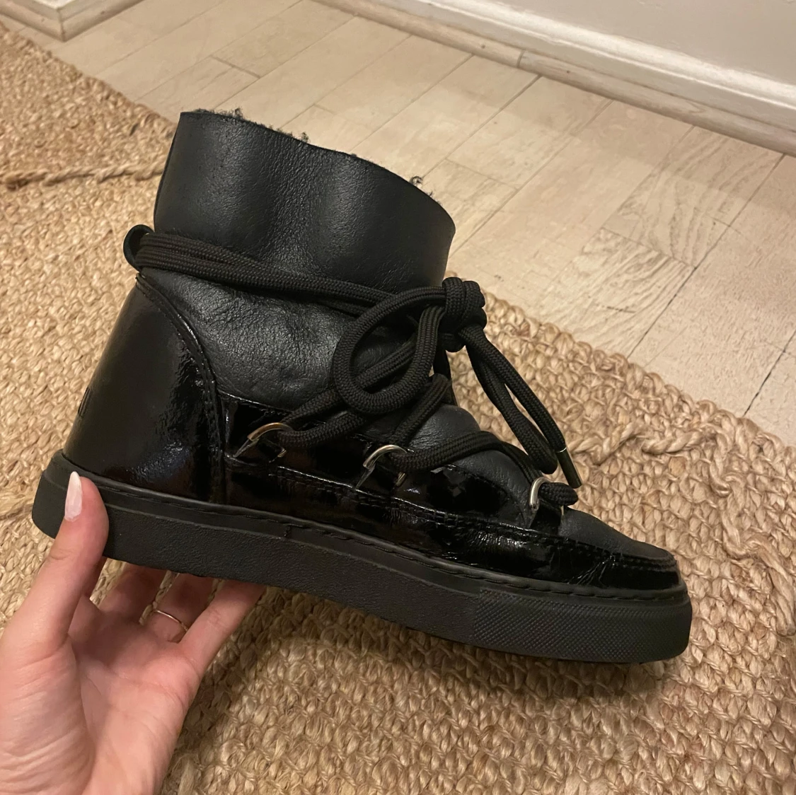 Svarta Moon Boots från Inuikii - 2