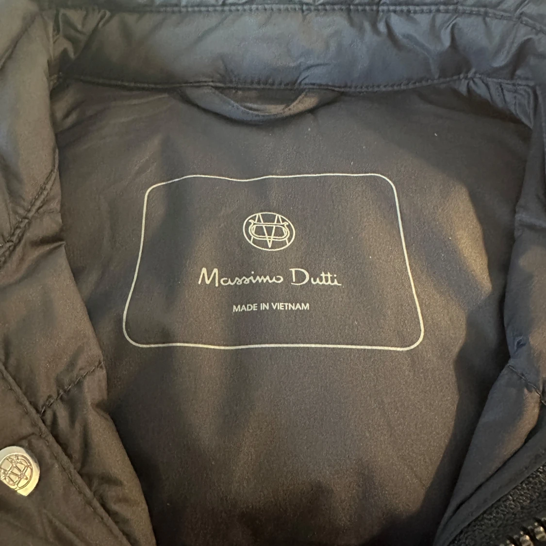 Svart pufferjacka från Massimo Dutti - 2