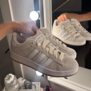 Helt nya adidas campus beige  - Storlek 38/5, säljes eftersom det blev fel storlek. Helt nya. Pris 1000:- vid frågor kontakta mig 🫶🏽