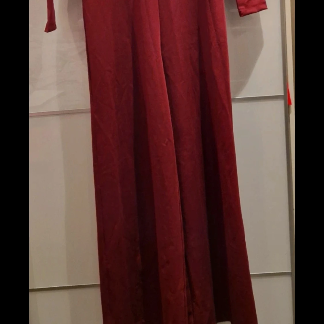 Vinröd jumpsuit med polokrage - 1