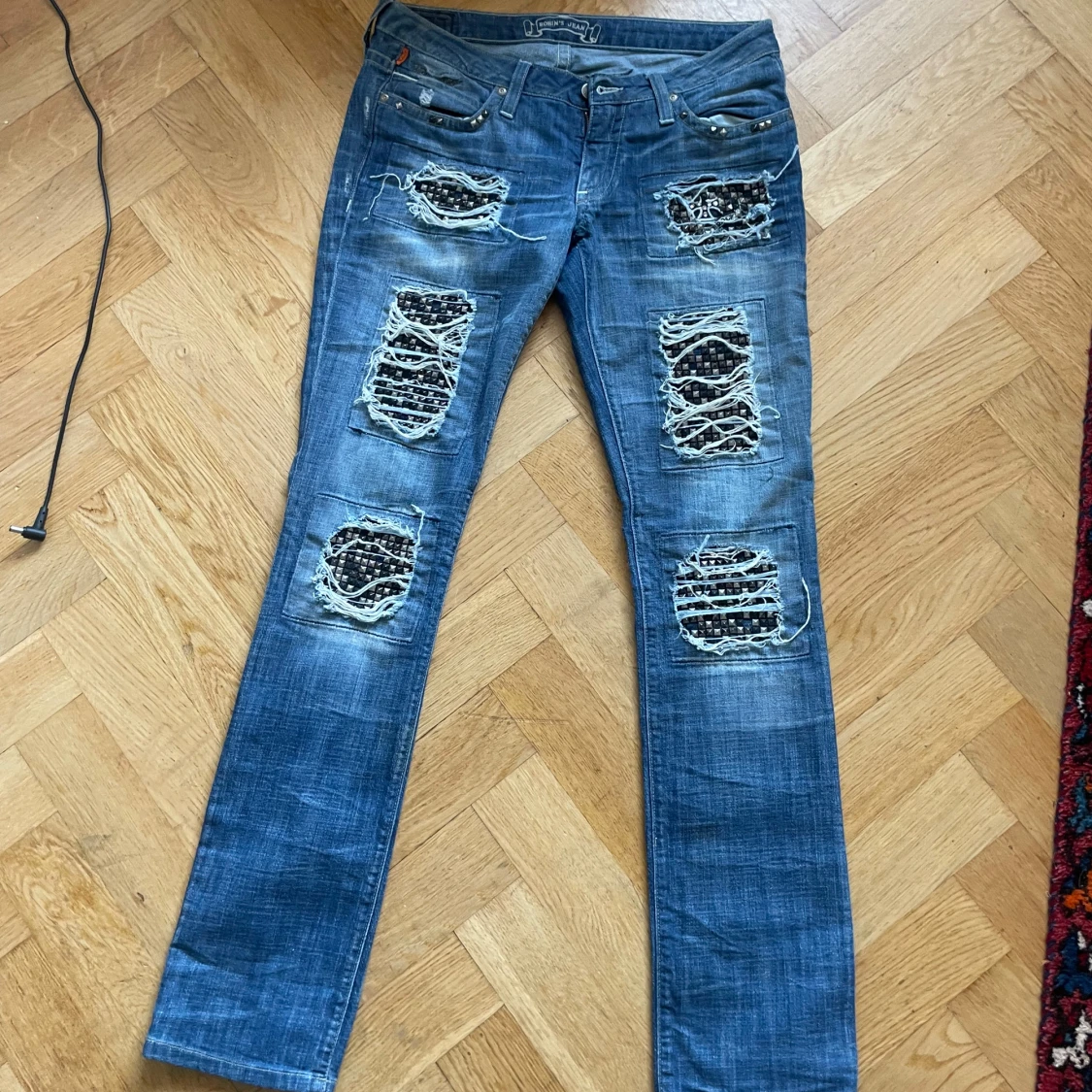 Robin jeans med nitar och slitningar - 1