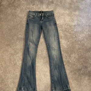 Blå bootcut jeans från LTB - Snygga blå bootcut jeans från LTB, säljer då det ej passar mig. 