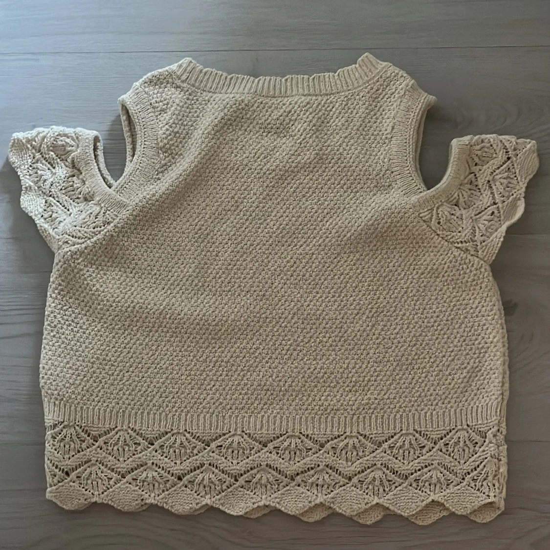 Beige stickad topp från Lindex - 1