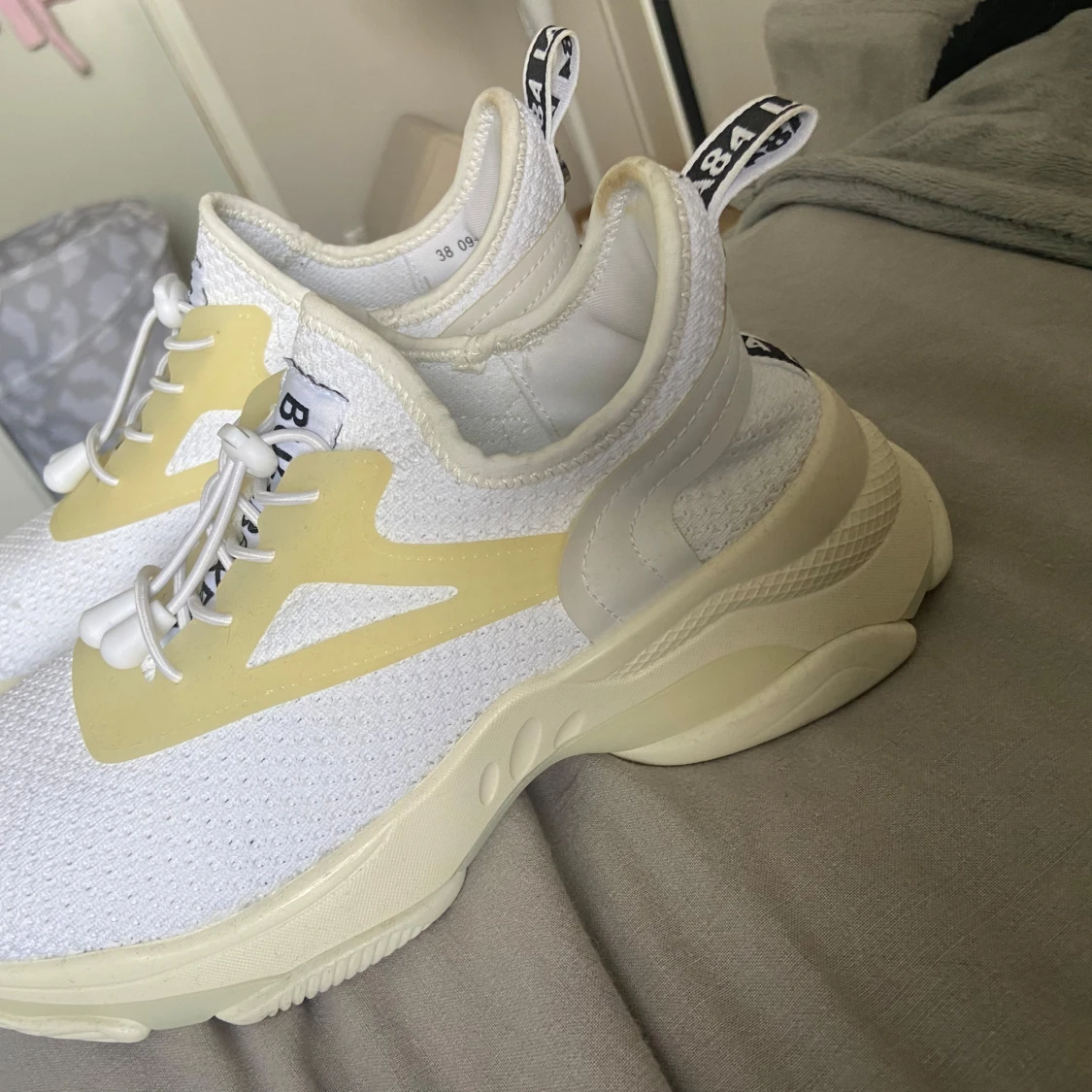 Vita sneakers från dinsko 