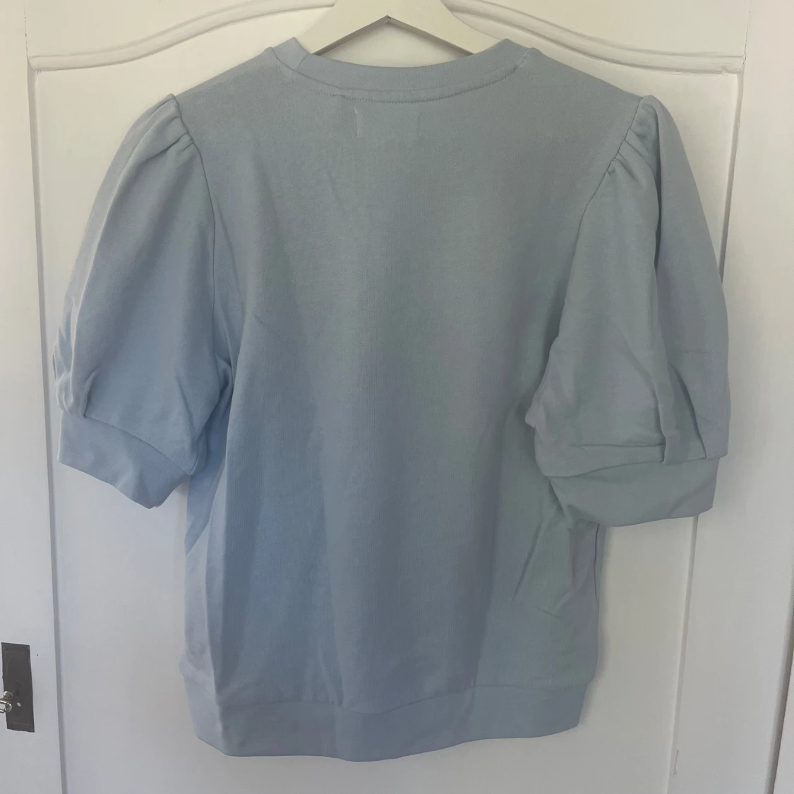 Ljusblå tröja från Holly & Whyte - 1