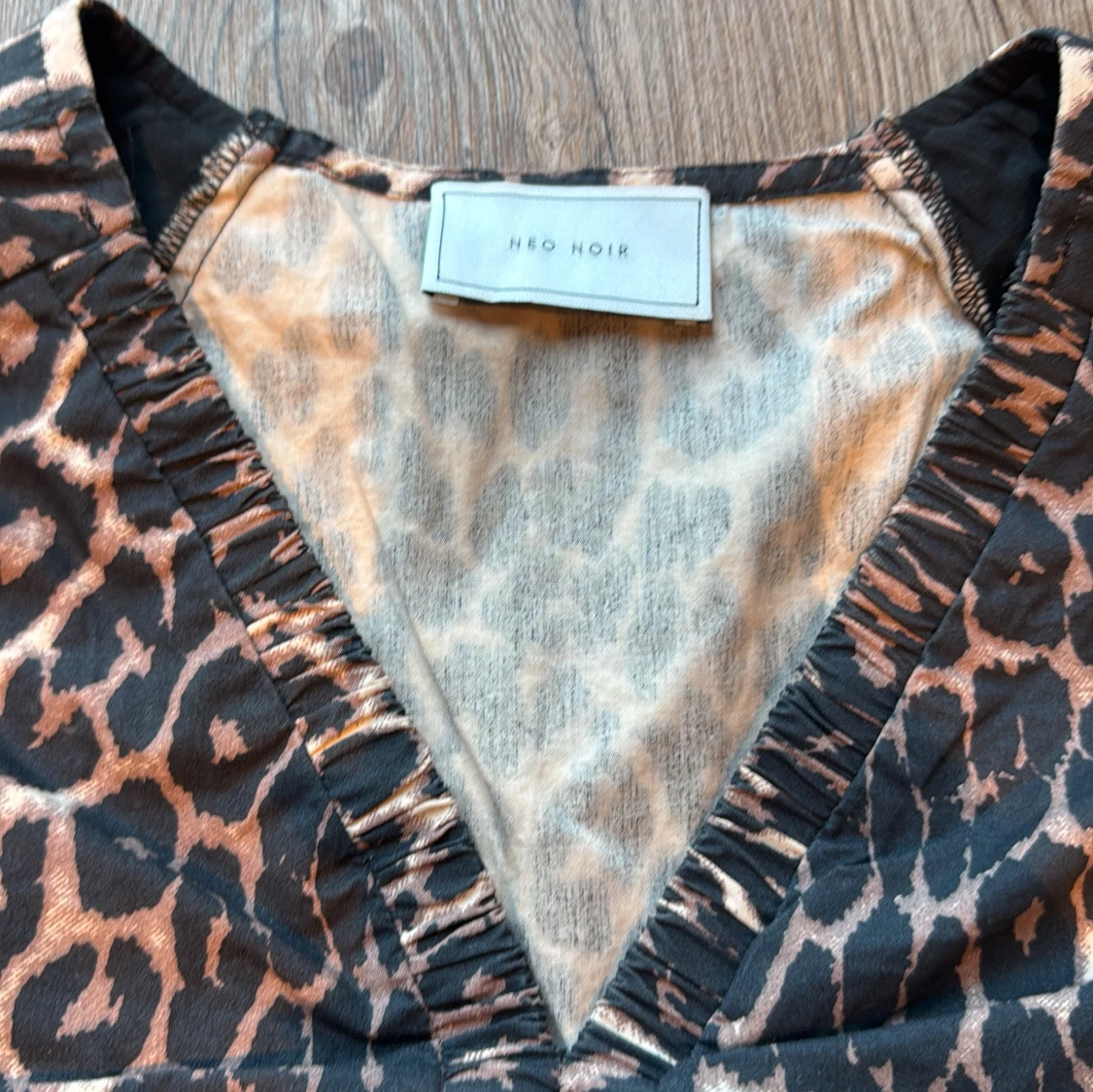 Leopardmönstrad blus från Neo Noir - 1