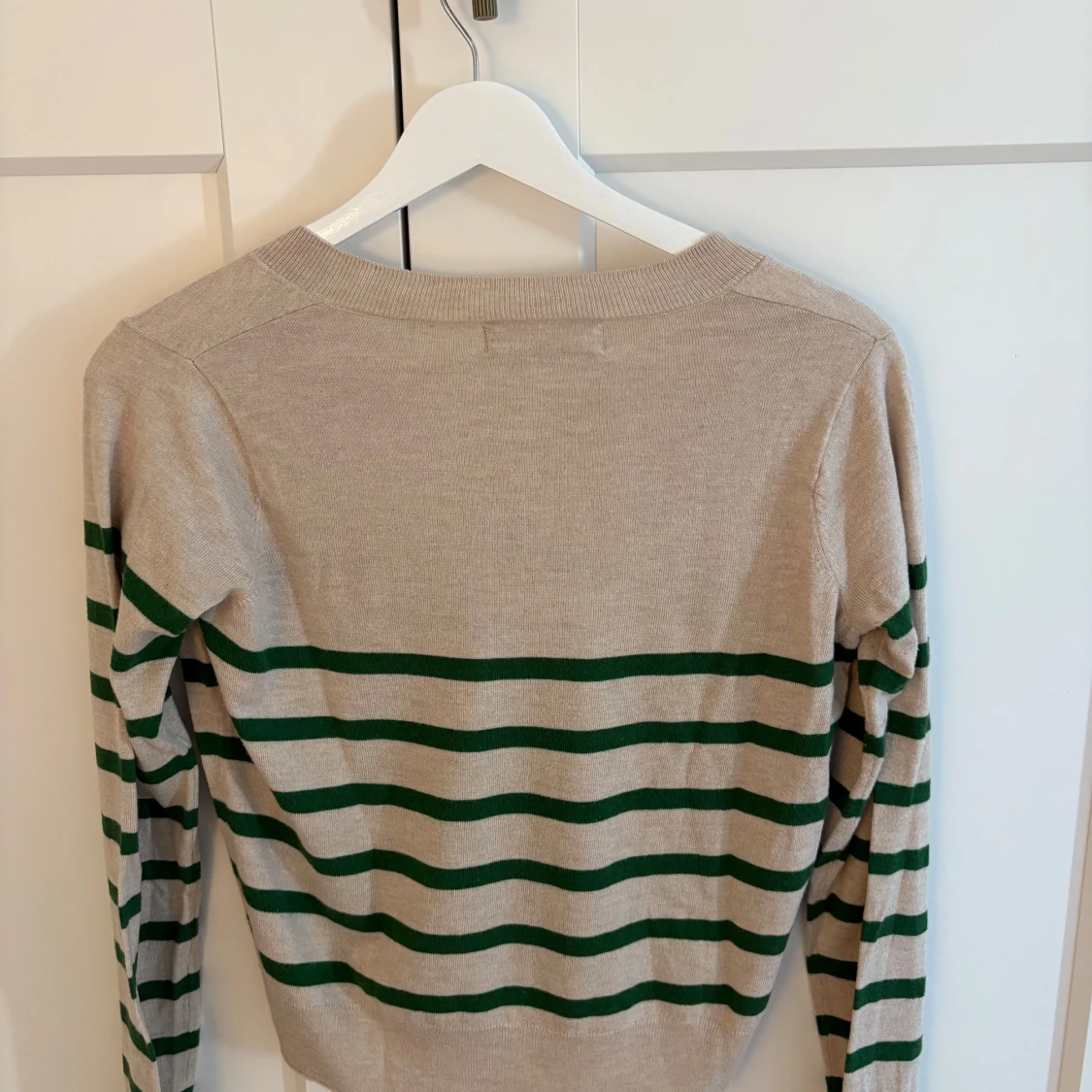 Beige randig tröja från mango - 1