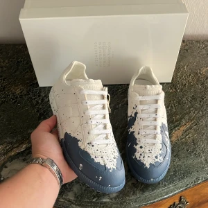 Maison margiela skor  - Maison Margiela skor | Skick 10/10 | Helt nya med allt og | Storlek EU 39 passar även 40 | Hör av dig vid minsta fråga eller fundering📩