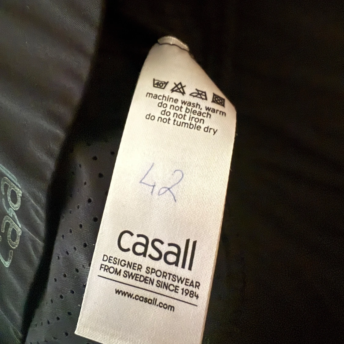 Svart sportig linnetopp med dragkedja - 4