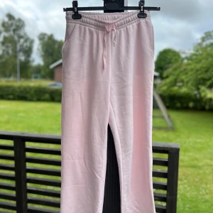 Rosa mjukisbyxor  - Knappt använda! 