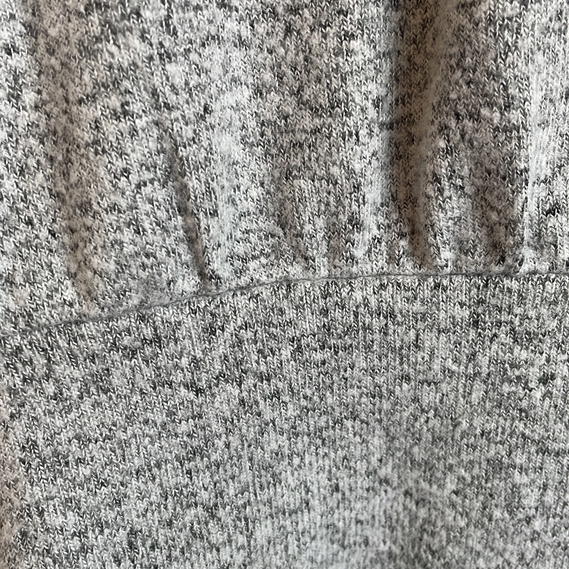 Gråmelerad stickad tröja Stories - 4