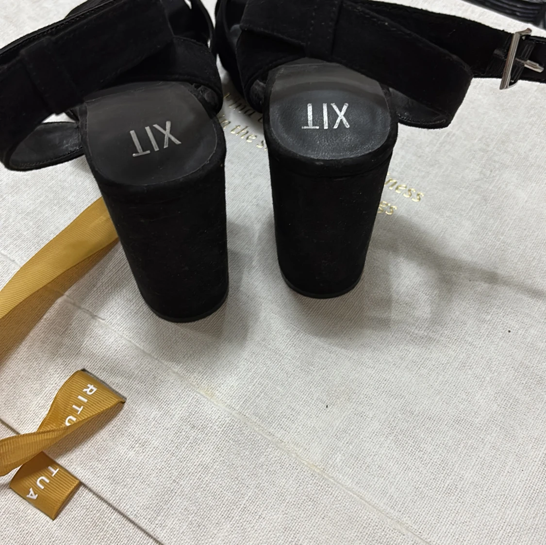 Svarta sandaler med klack från XIT - 2