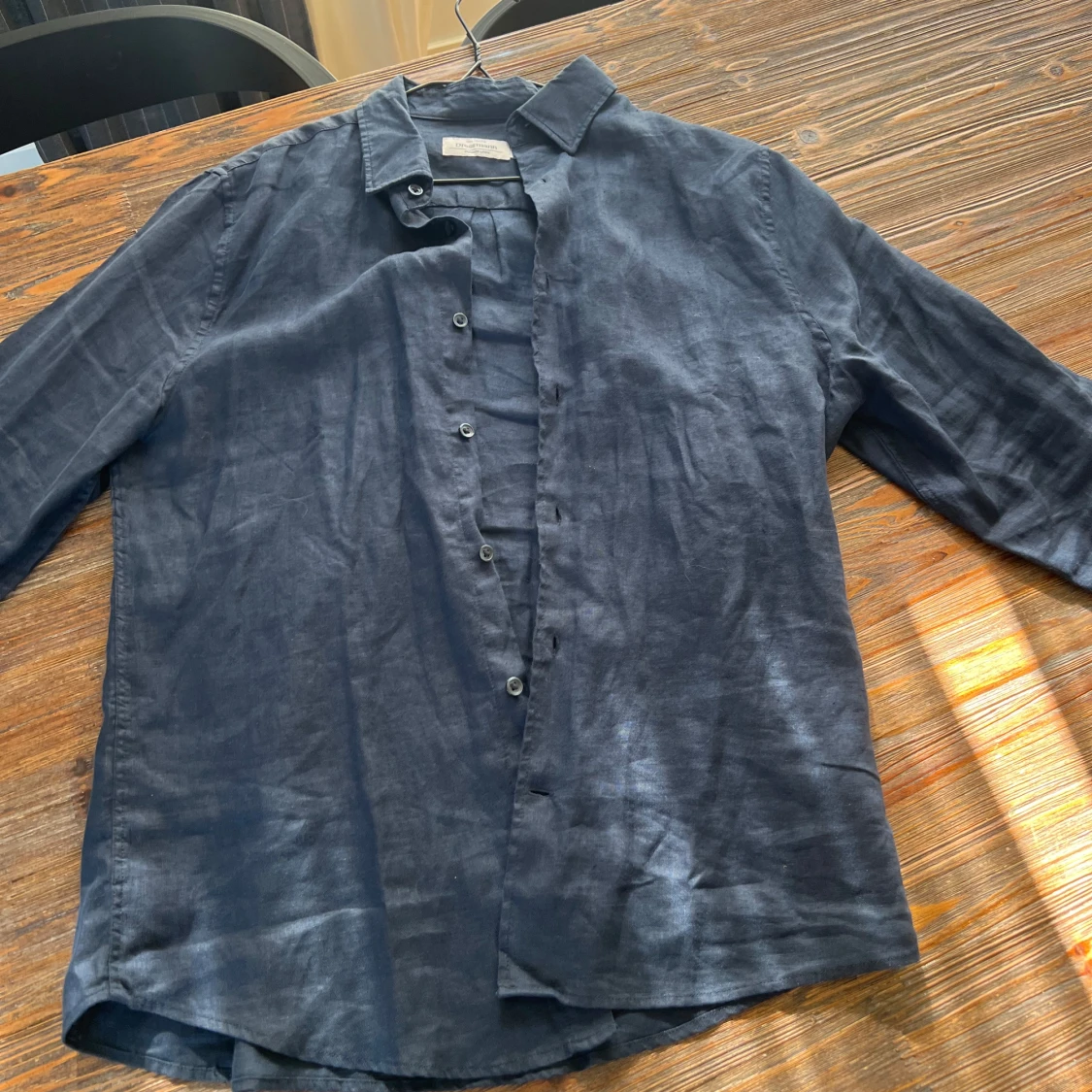 Mörkblå linneskjorta från Dressmann - 2