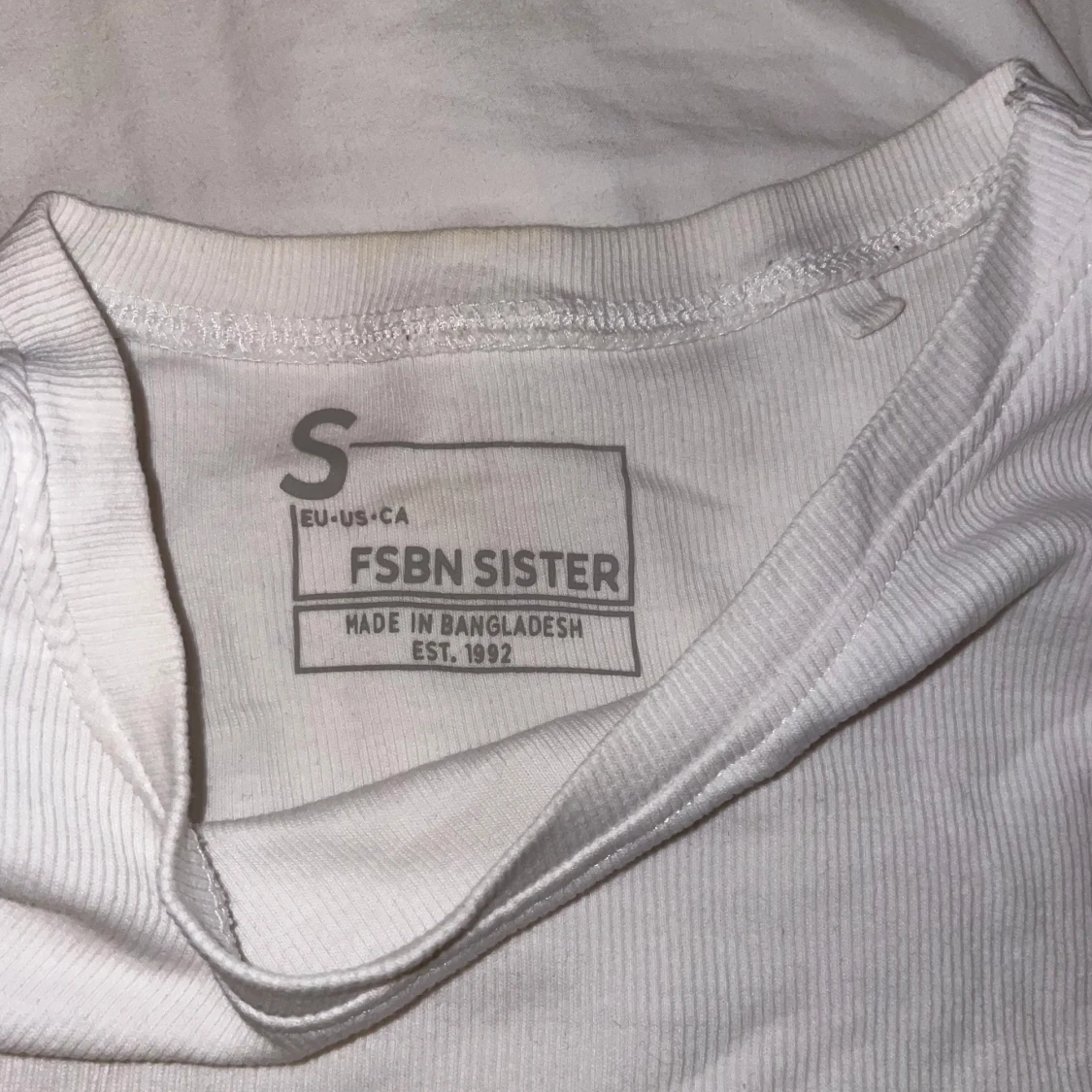 Vit ribbad t-shirt  - 1