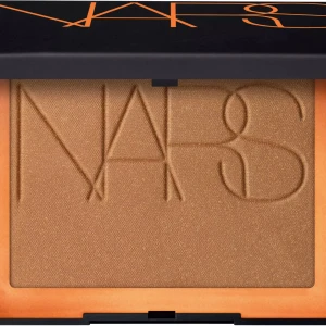 NARS Laguna Bronzer 02 Original - NARS Laguna Bronzing Powder 02 Original är en så fin bronzer som kommer i en snygg svart guldig förpackning med spegel. Säljer då den inte kommer till användning men den är som ny endast testat och har förpackningen kvar!!😍😍