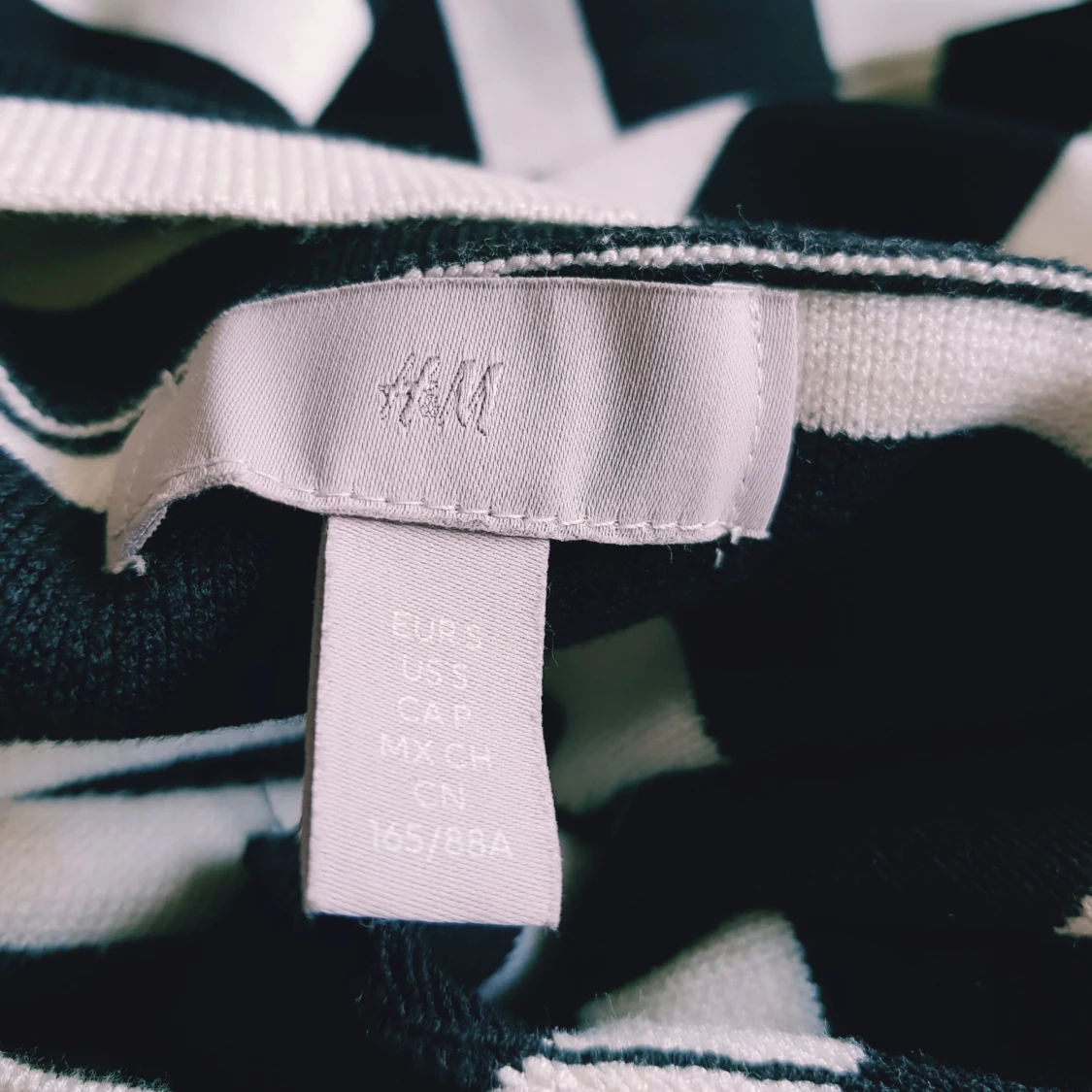 Randig polotröja från H&M svart/vit strl S - 2