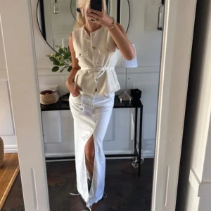 Vit jeanskjol  - Från mango storlek M, ny med prislapp. Nypris 599