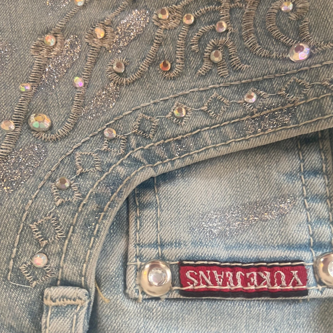 Ljusblå jeanskjol med glitter från Yuke Jeans - 2