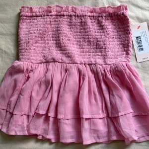 Topp  - Rosa topp som är helt ny med prislapp 💗