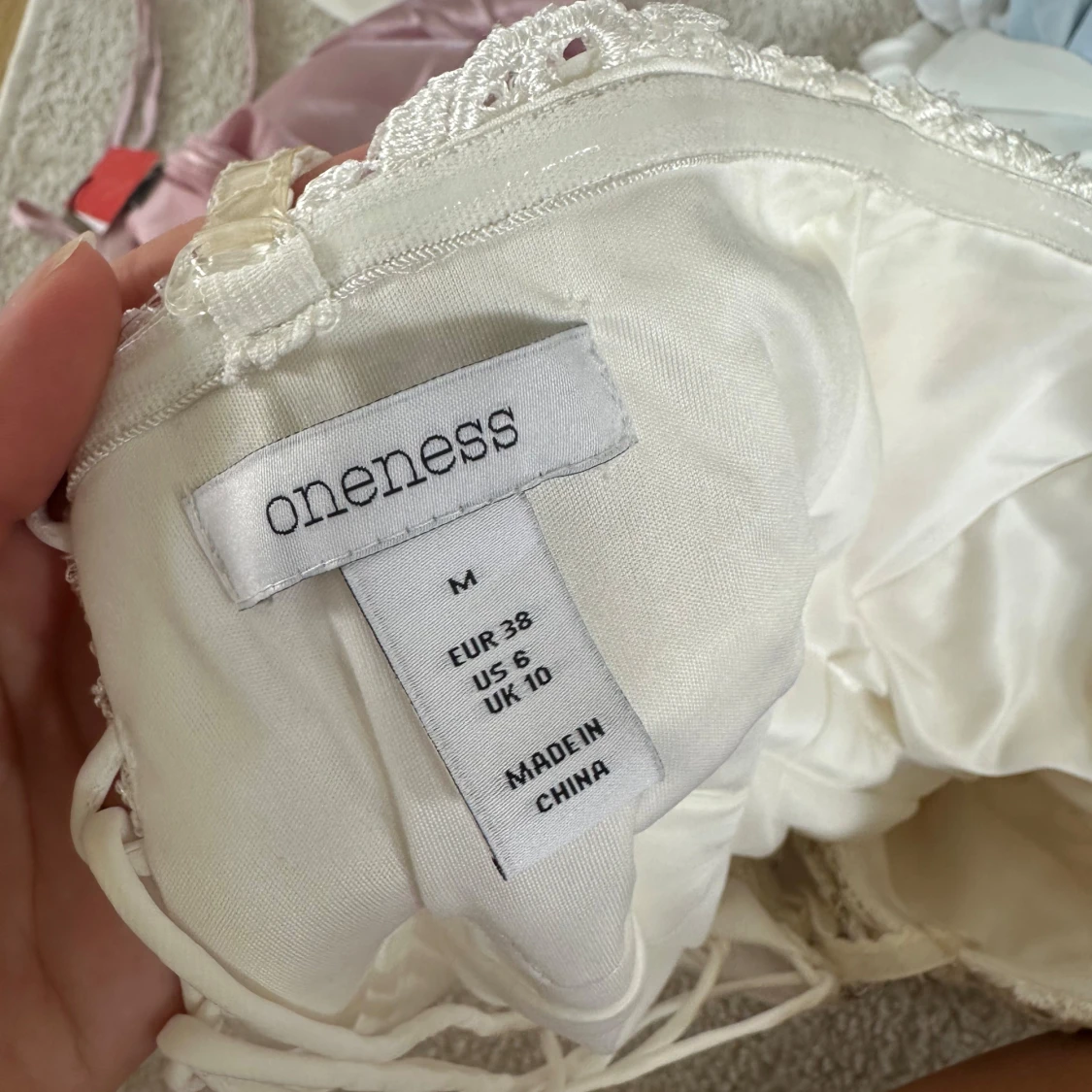 Vit spetsklänning från Oneness - 3