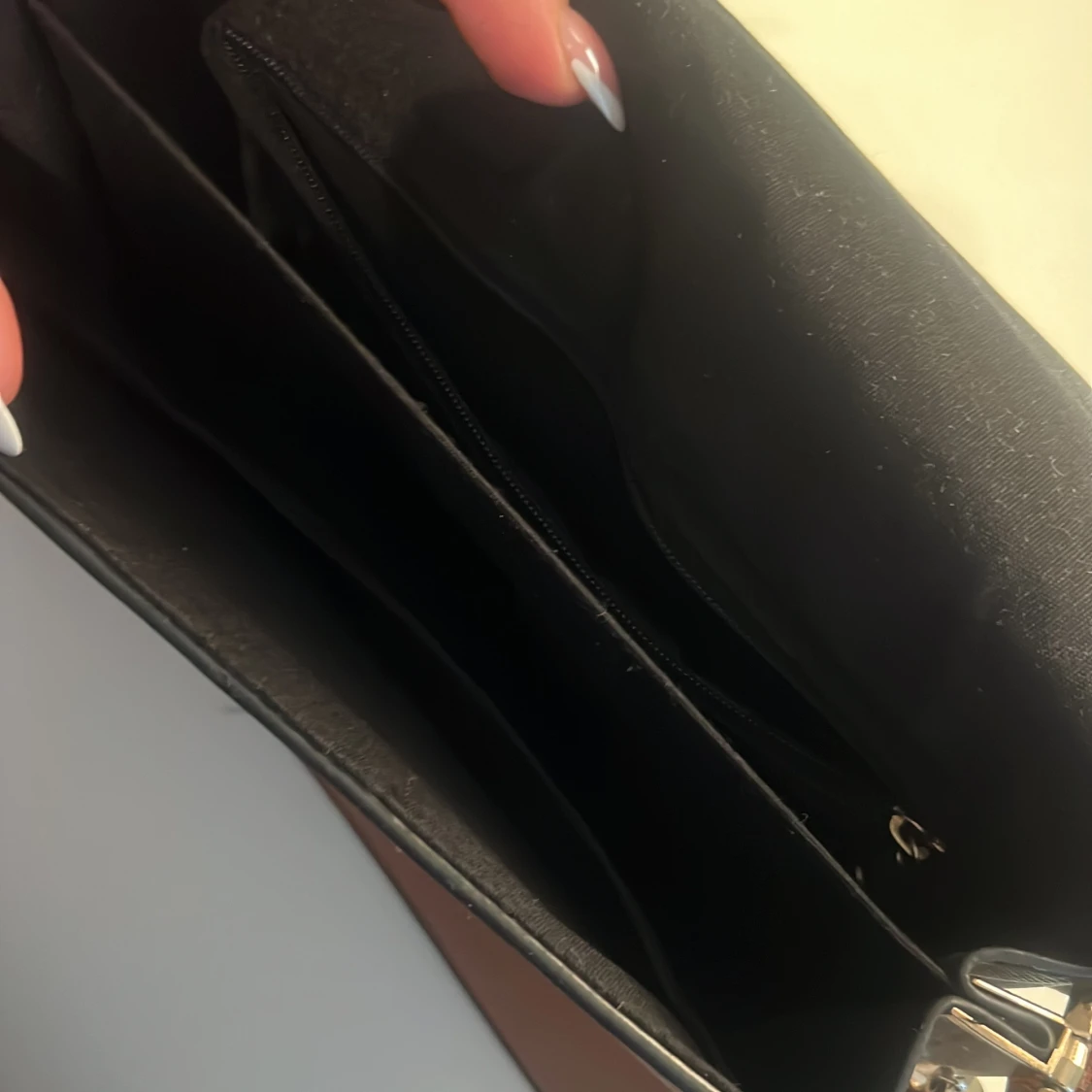 Brun fluffig axelväska River Island - 3