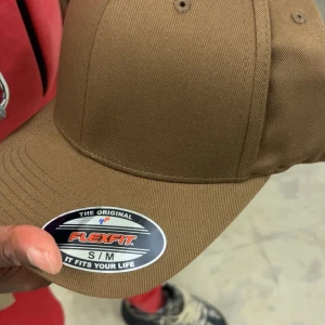 Flexfit keps - Tjena har en flexfit keps som aldrig har använts  