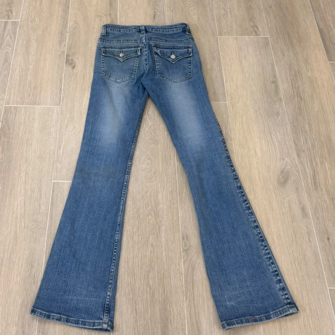 Blå bootcut jeans lågmidja - 2