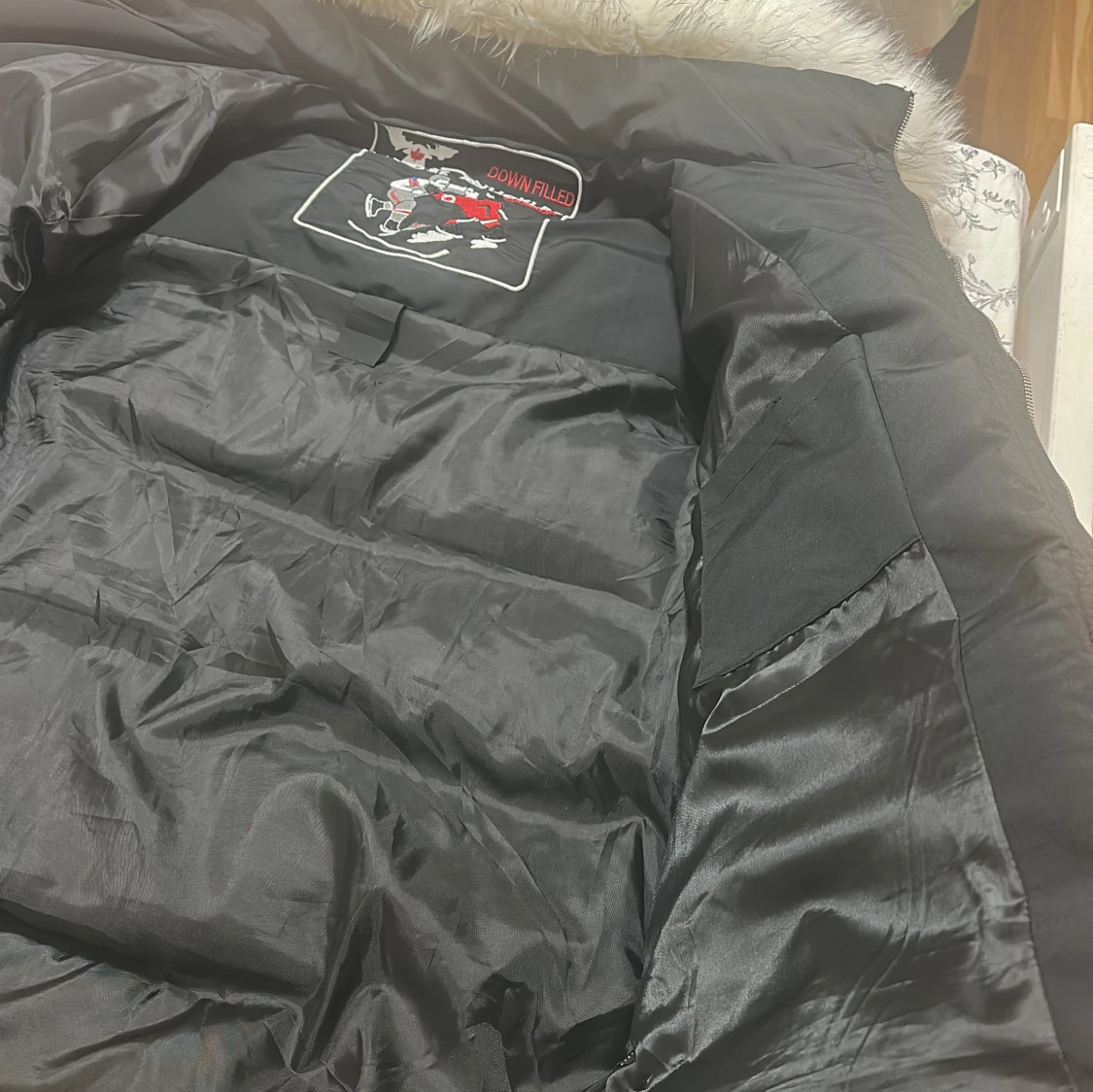 Svart dunjacka med fuskpäls från Down Filled storlek xxl - 2