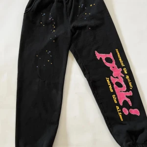 Äkta spider byxor - Säljer äkta sp5der byxor, aldrig använd, storlek s, fraktas samma dag 