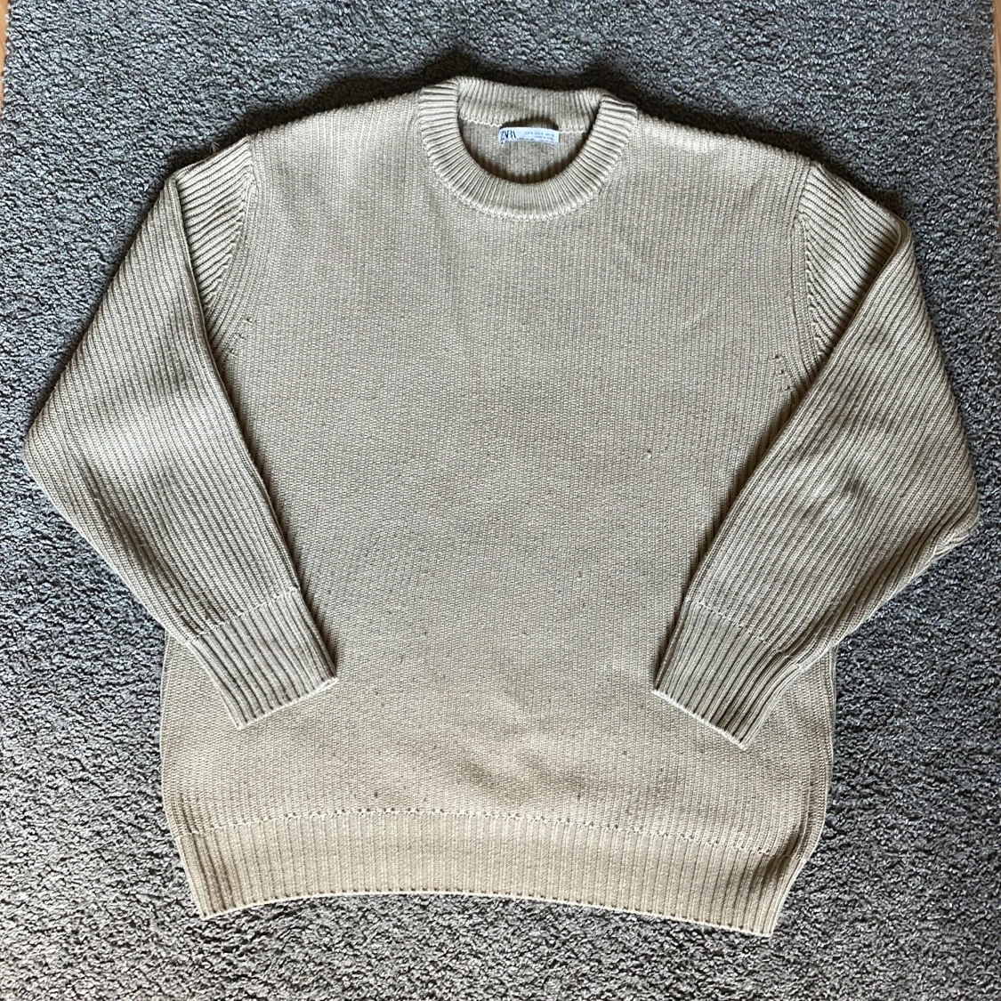 Beige stickad tröja från Zara