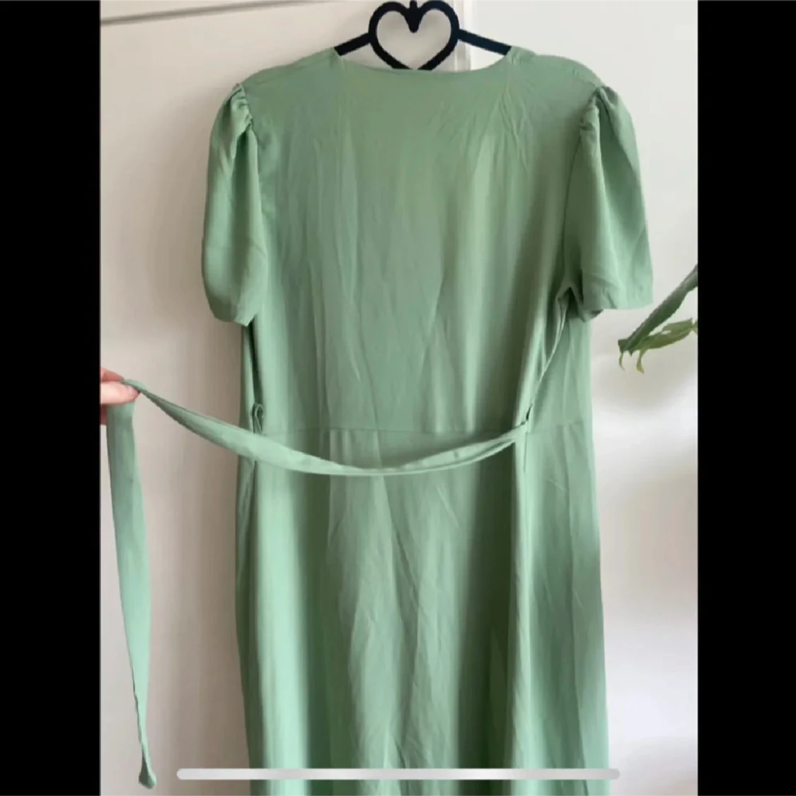 Ljusgrön omlottklänning - 3