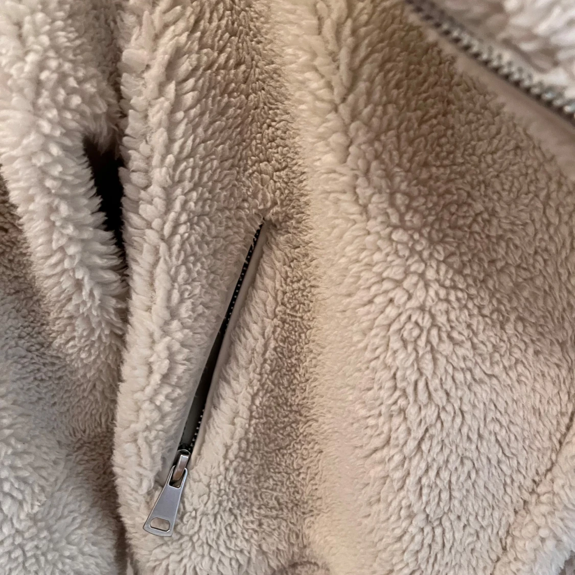 Beige teddyjacka från NA-KD - 1