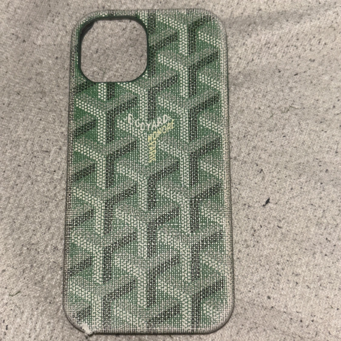 Grön mobilskal med mönster