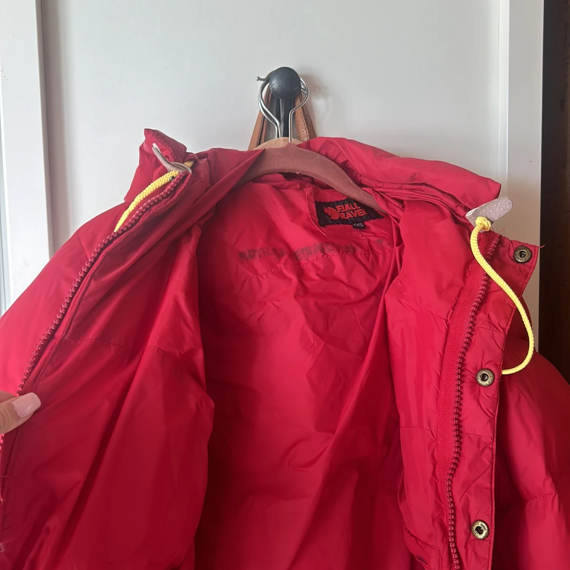 Röd dunjacka från Fjällräven xxs (herr) - 1