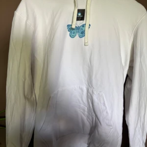 The cool elephant hoddie - Säljer min hoddie ifrån The cool elephant för att den tyvärr inte kommer till användning längre. Den är använd några gånger men är i bra skick . Är i st M och säljer den för 250kr+frakt,  