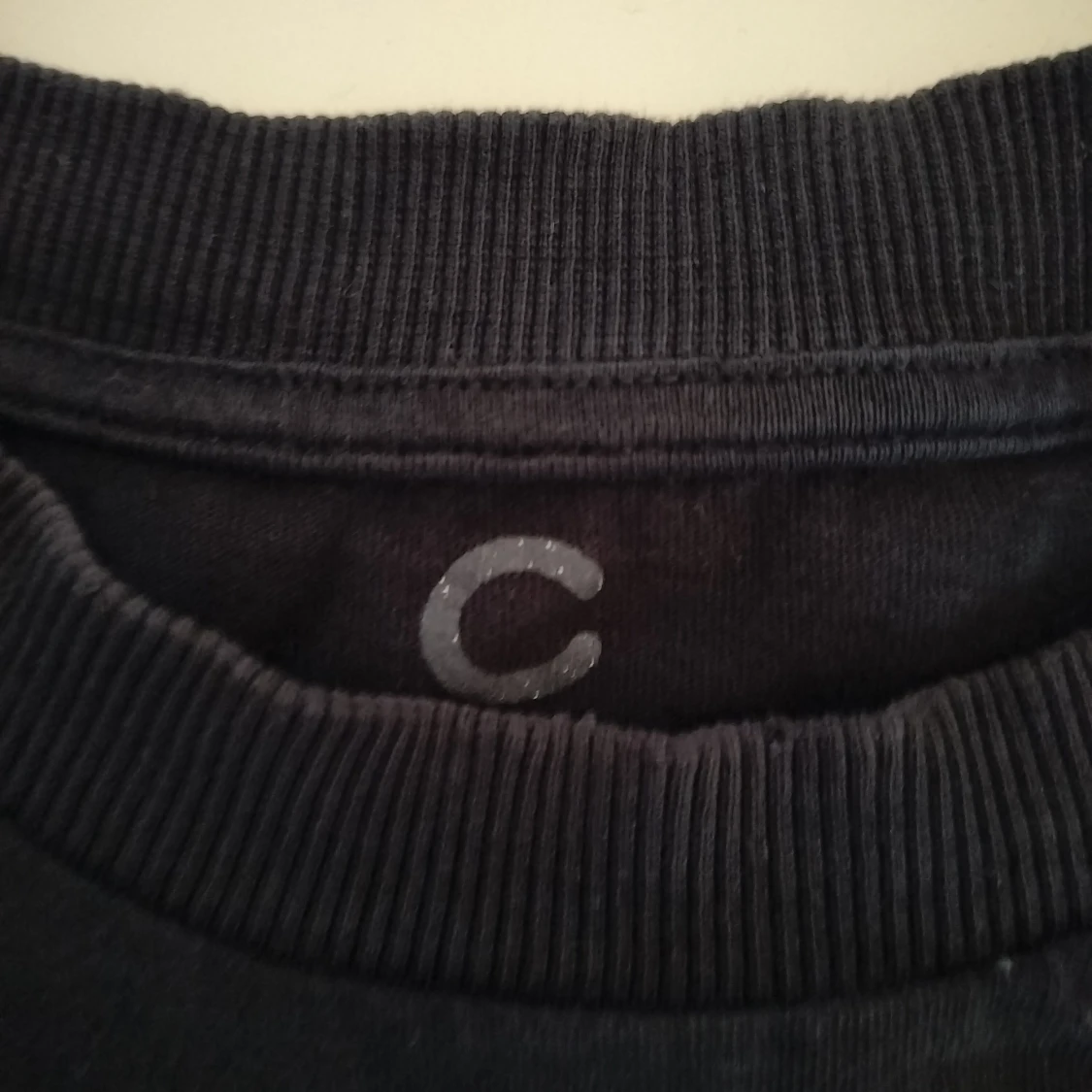 Svart PlayStation t-shirt med färgstänk - 4