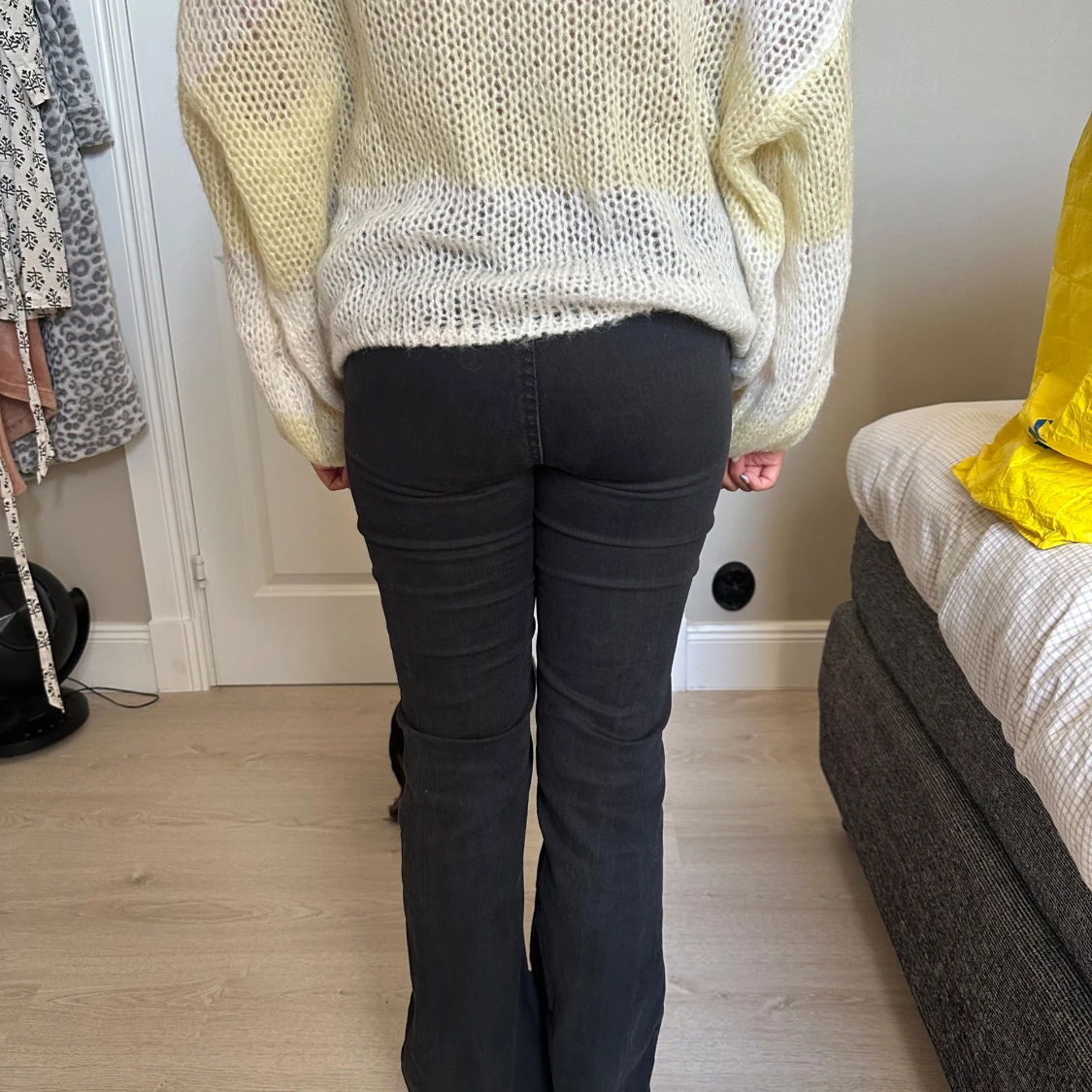 Svarta bootcut jeans med fickor - 1