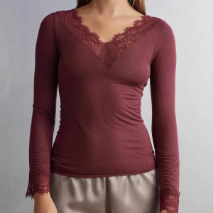 Intimissimi tröja - Säljer min otroligt fina intimissimi tröja pga kommer ej till användning☺️ hör av er vid frågor💗