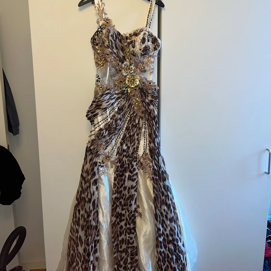 Lång leopardmönstrad festklänning - 1