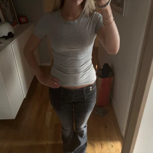 Ljusgrå tight t-shirt i bomull - T-shirt från intimissimi, aldrig använd !