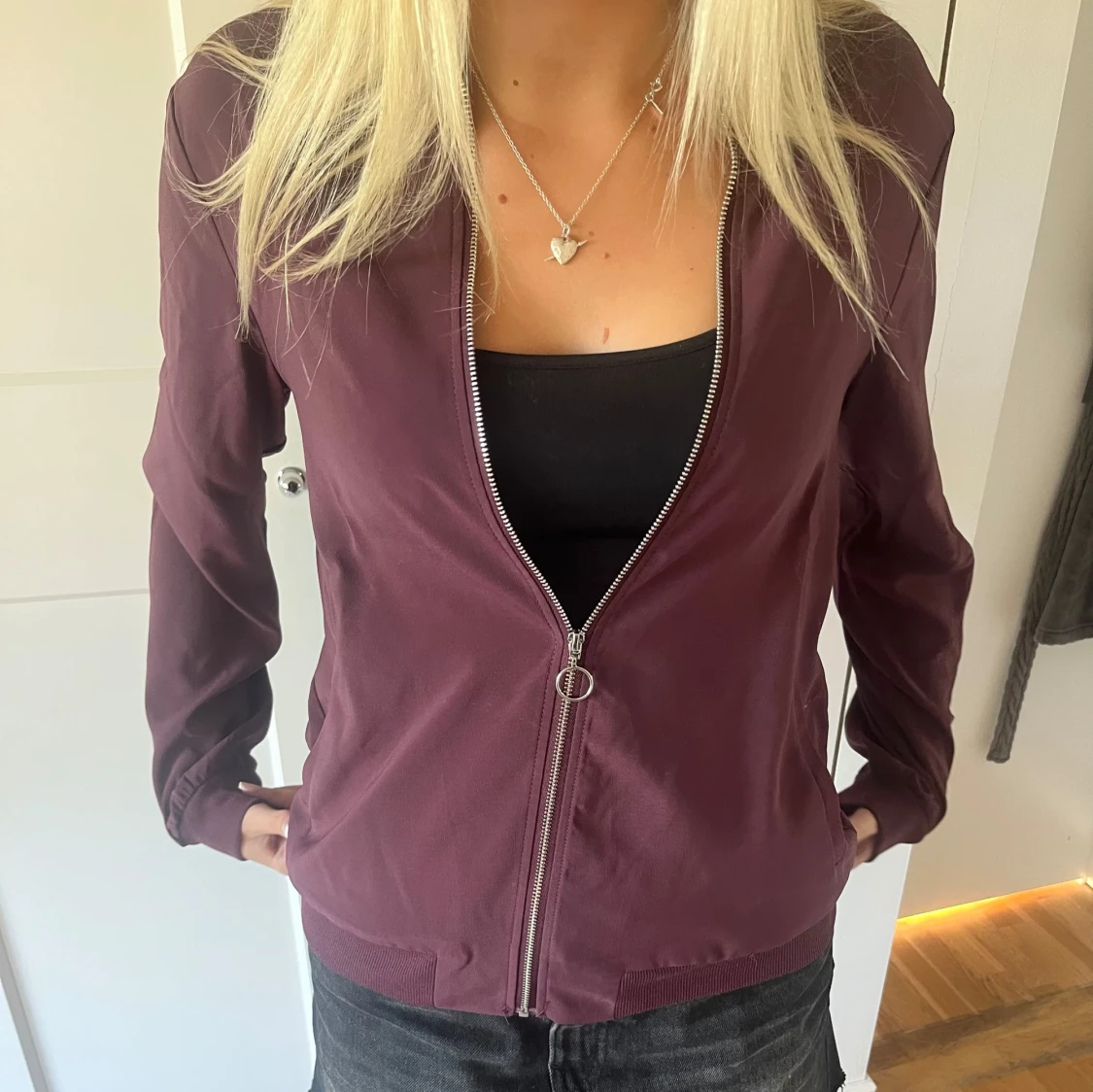 Vinröd bomberjacka - 2