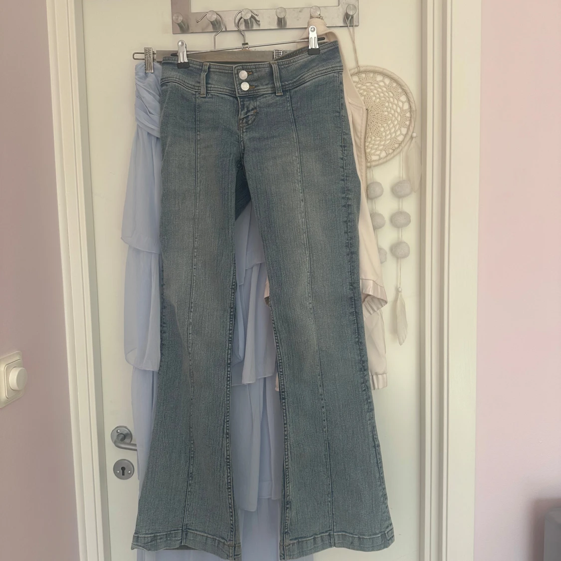 Bootcut jeans med låg midja  - 2