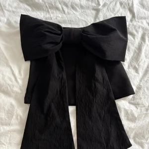 Rosett topp - Från Nakd i storlek S, använd 1 gång. Lite skrynklig men går att stryka