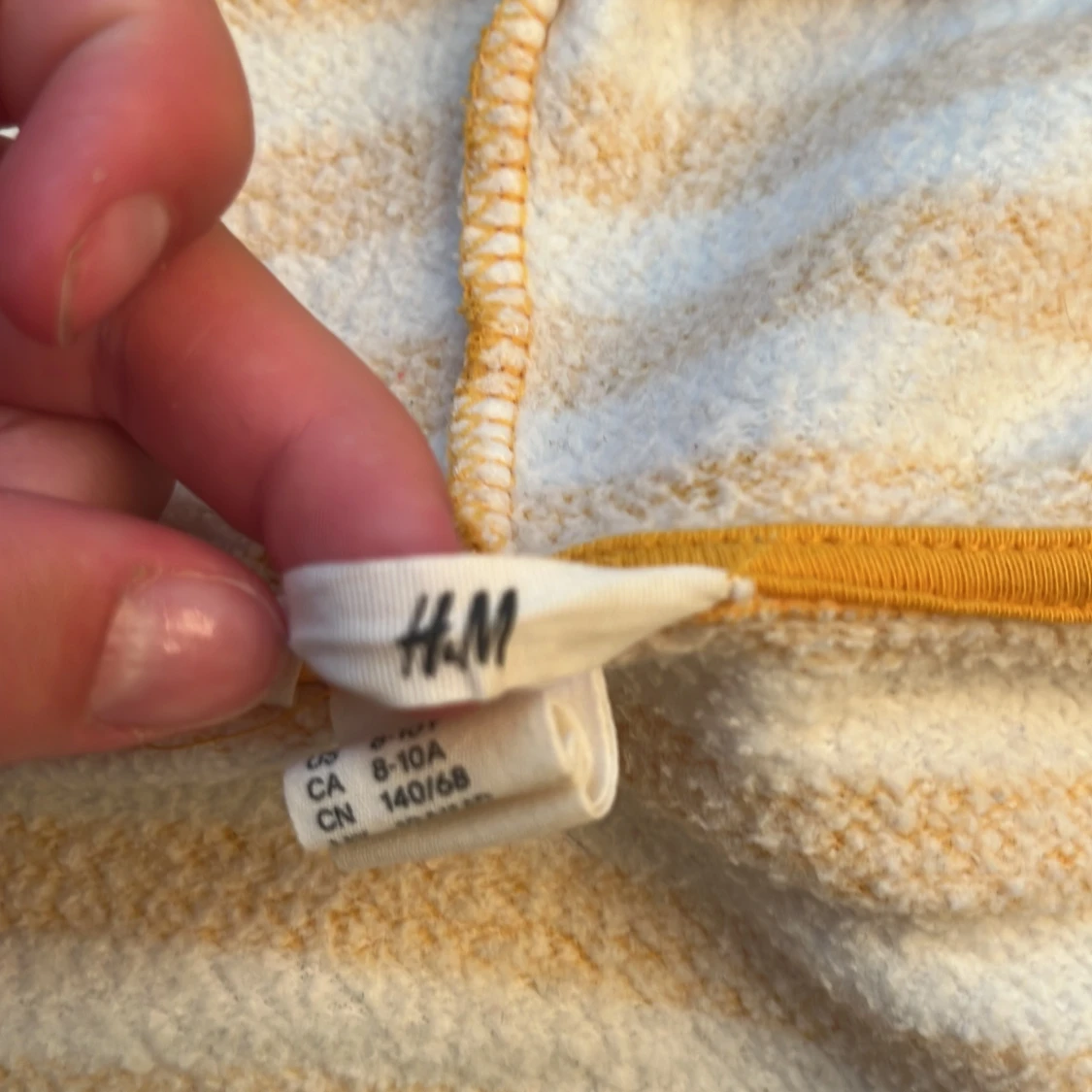 Gulvit randig hoodie från H&M - 3