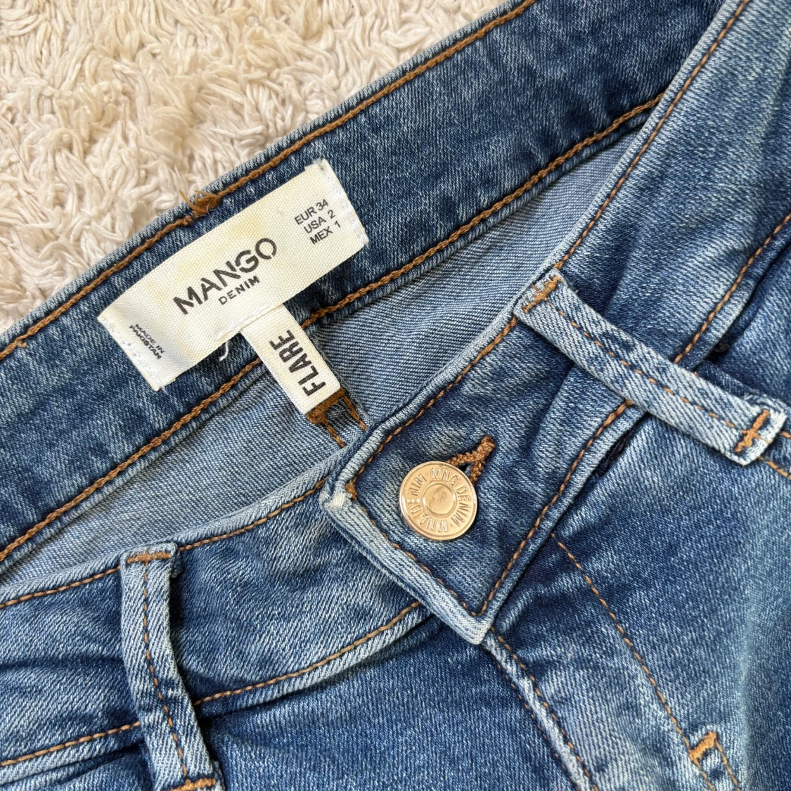 Blå flare jeans från Mango - 2
