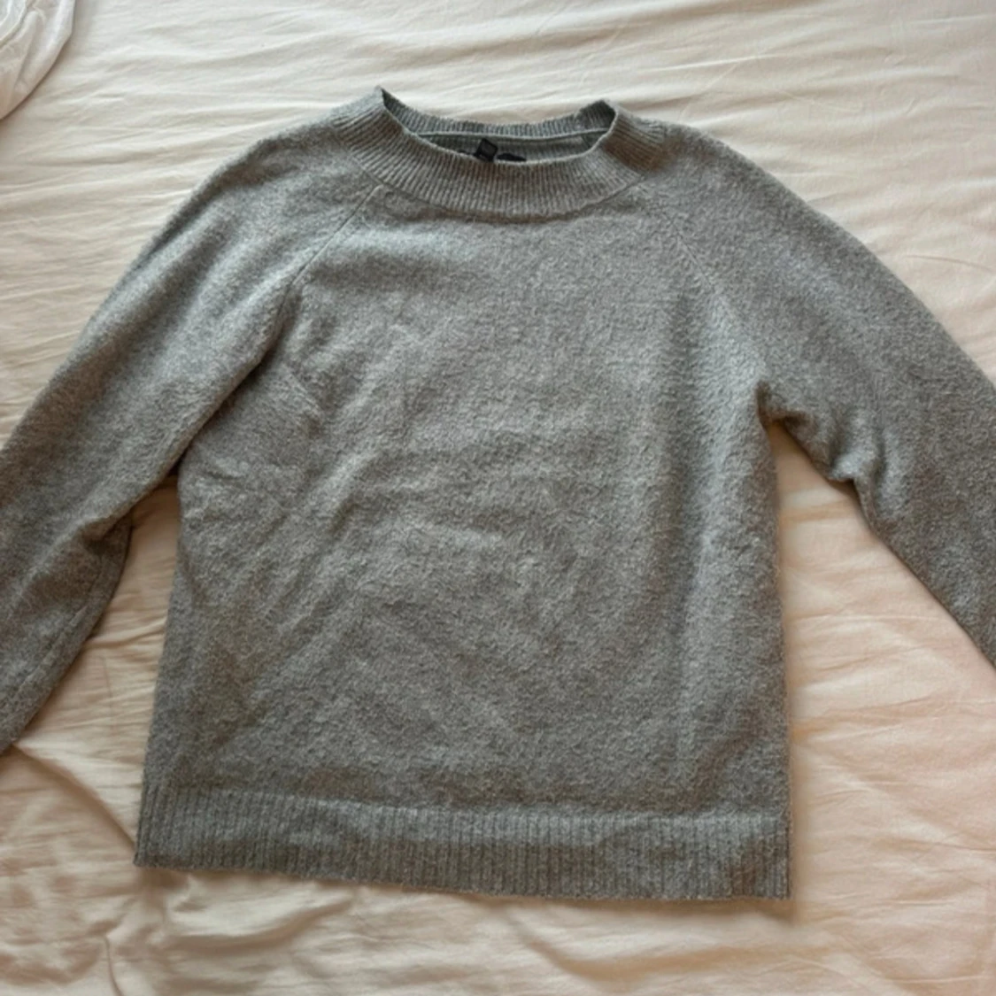 Grå stickad tröja från Vero Moda