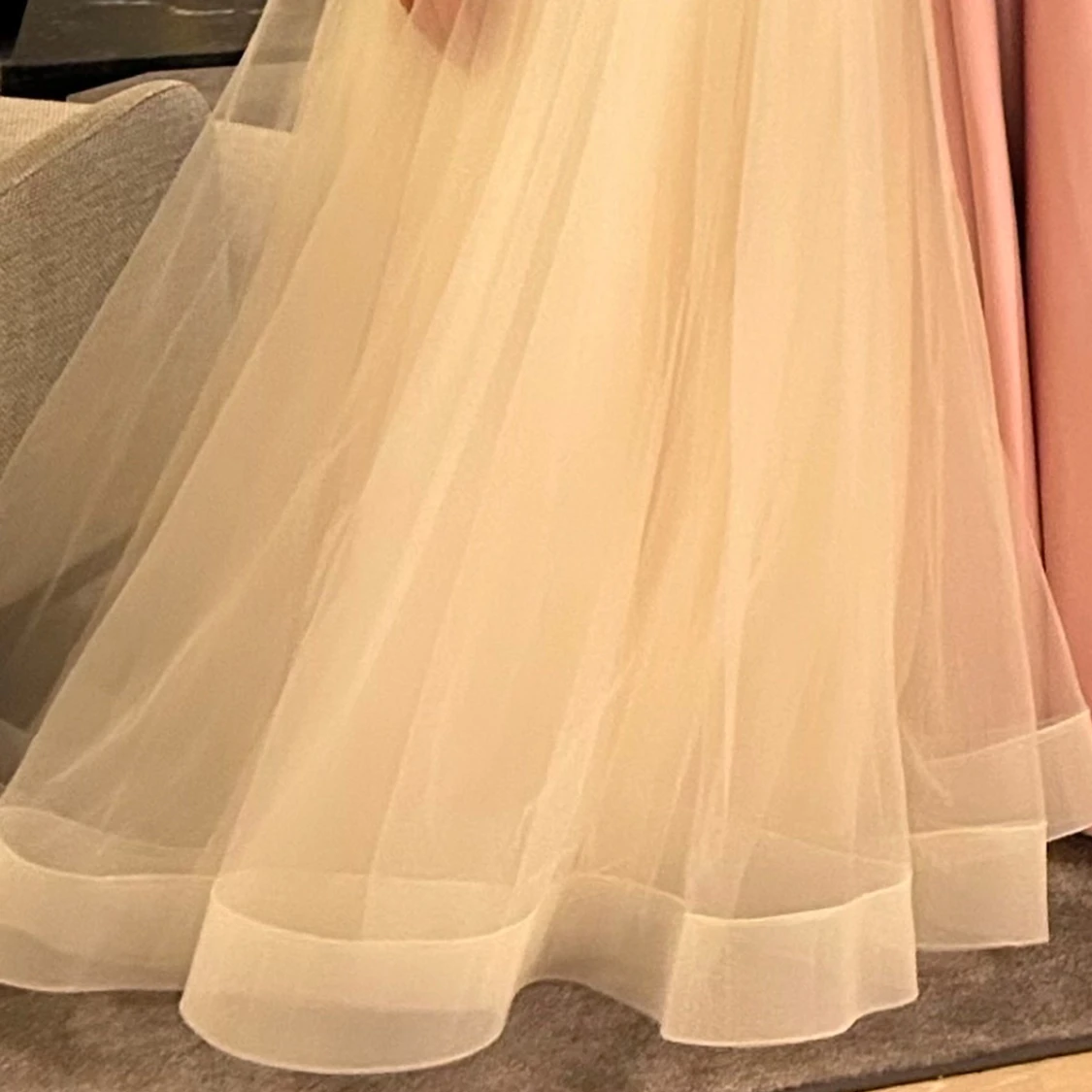 Puder färgad klänning med snörning - 4