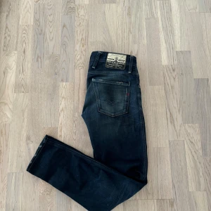 Replay jeans - Säljer dessa tvär feta Replay jeans som är i den populära passformen Anbass | Storlek 29 och passar folk 170-178