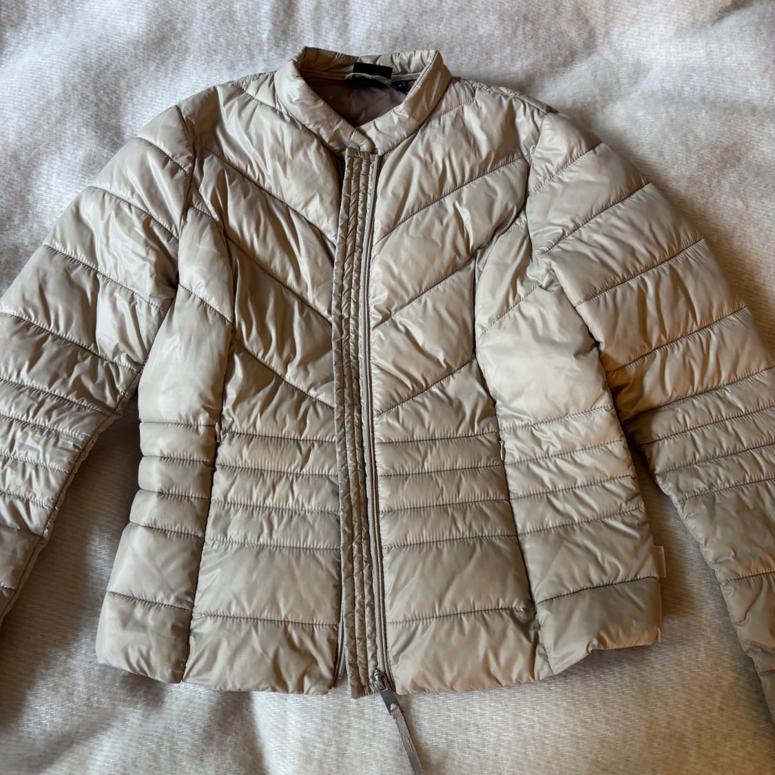 Beige pufferjacka med dragkedja - 3